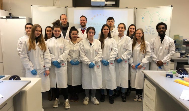 Les élèves de l’ENAD au Scienteens Lab de l’Université du Luxembourg